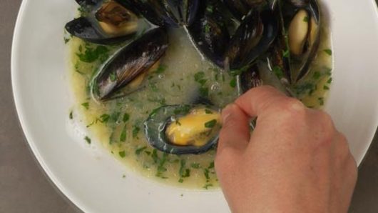 Tips for Eating Mussels