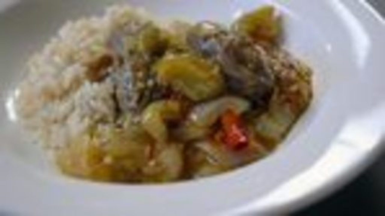 Entomatado (Tomatillos and beef)