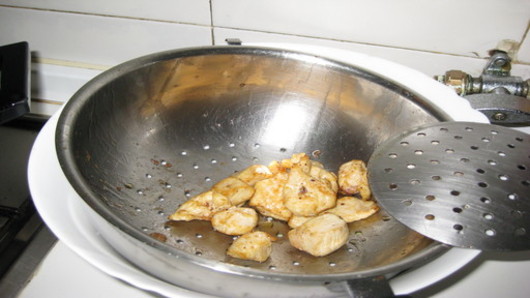 Degrease chicken pieces