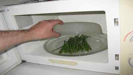 preparing aspargus