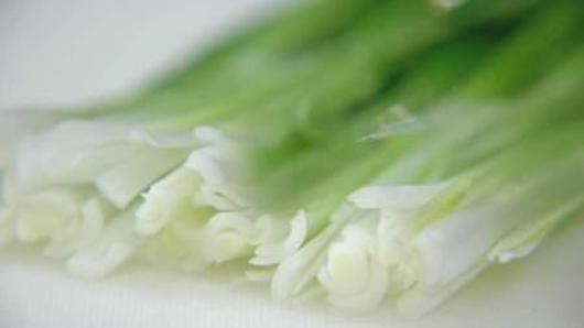 Preparing the Green Onions