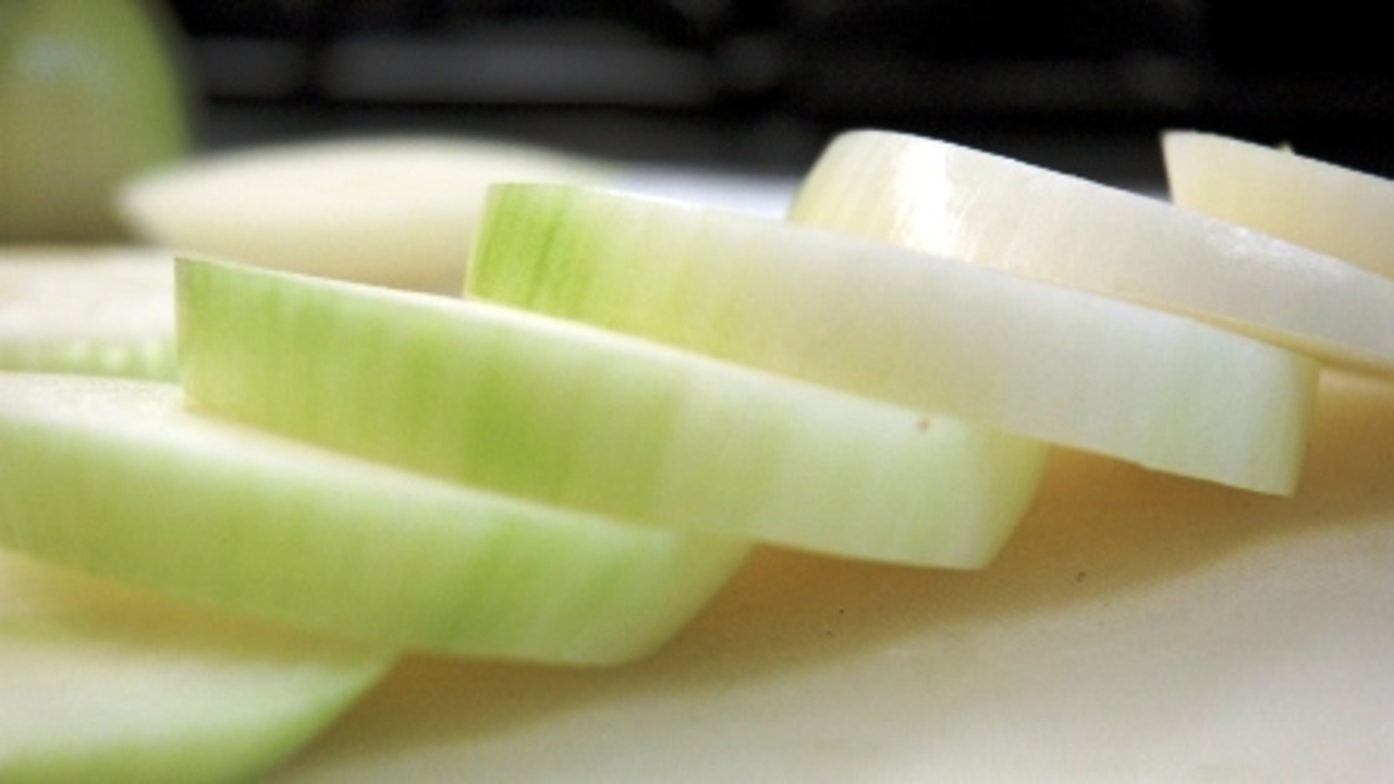 Preparing the Onions 