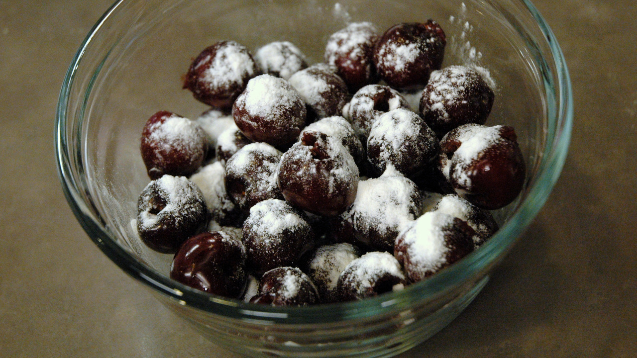 Flouring the Cherries
