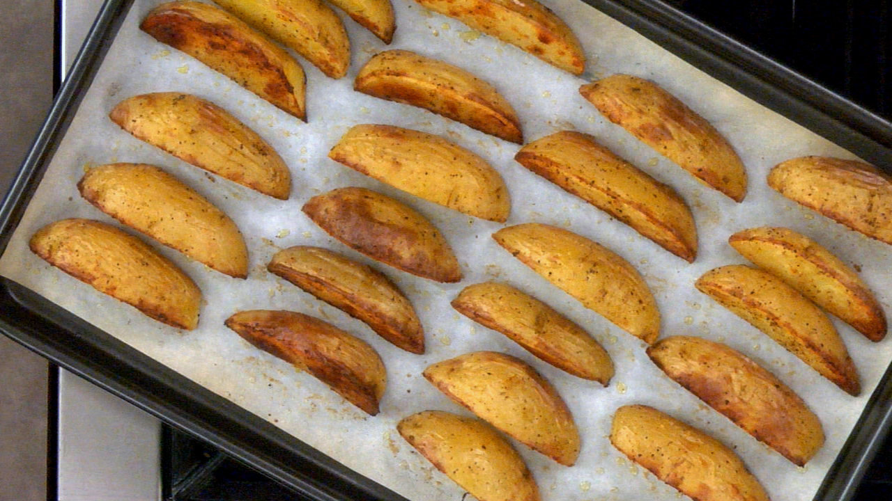 What are Moist- & Dry-Heat Cooking Methods?