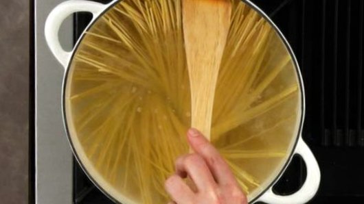 Cooking the Pasta & Heating the Sauce 