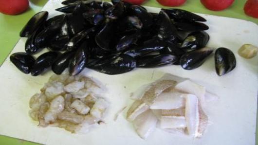 Prepare the seafood