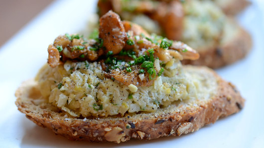 Serving the Crostini 