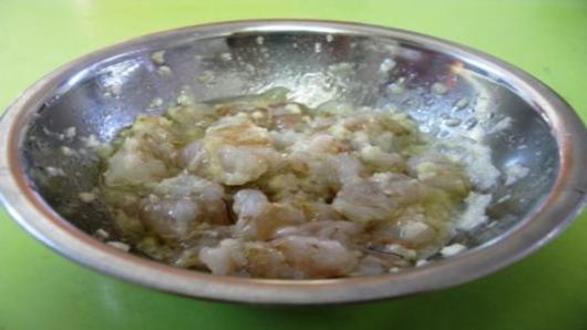 Preparing the prawns.