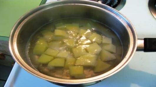 Preparing the potatoes