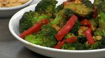 Stir-Fried Broccoli in a Spicy Peanut Sauce 