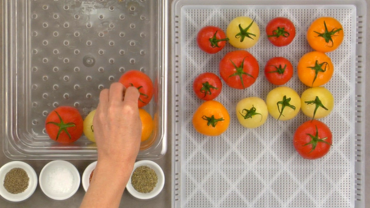 Preparing the Semi–Dried Tomatoes