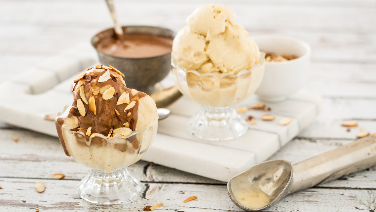 Banana Ice "Cream" W/ Chocolate Sauce — Fok