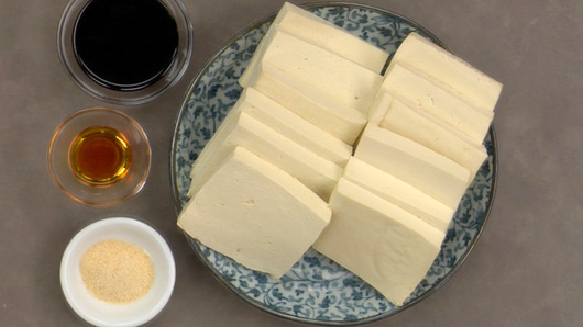 Marinating the Tofu