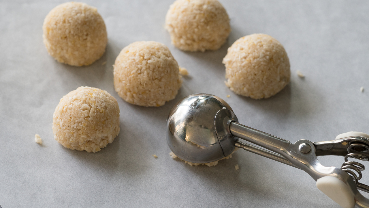Forming the Macaroons 
