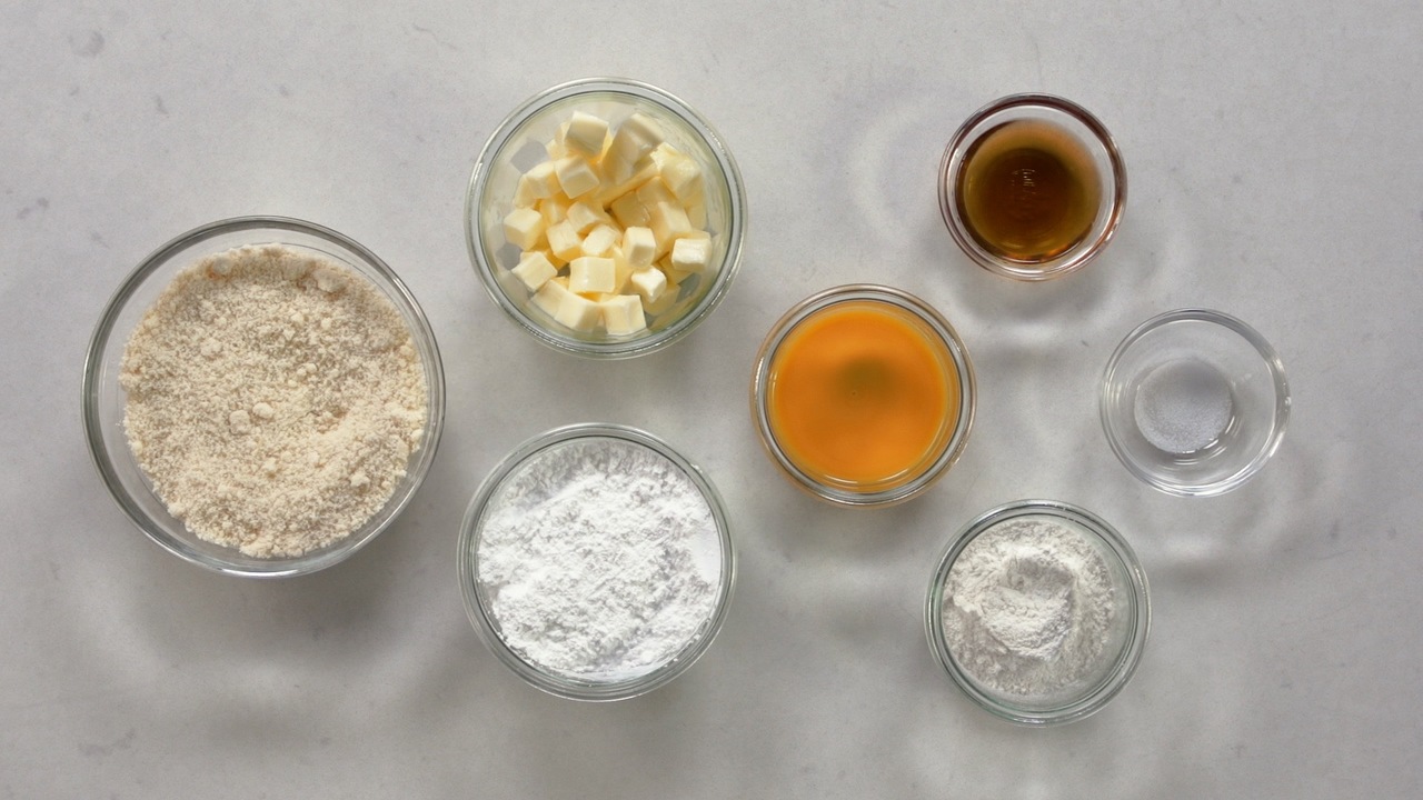 Prepare the Almond Cream