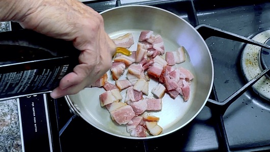 Cooking the bacon or pancetta