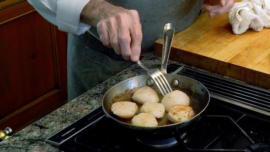 Finishing the endive and cooking the scallops