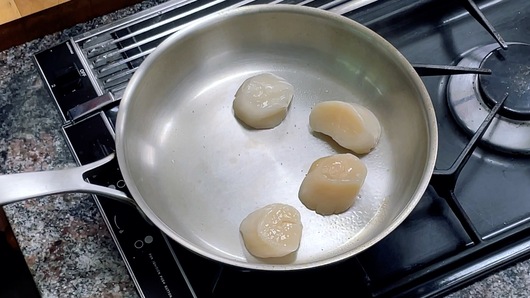 Cooking the scallops