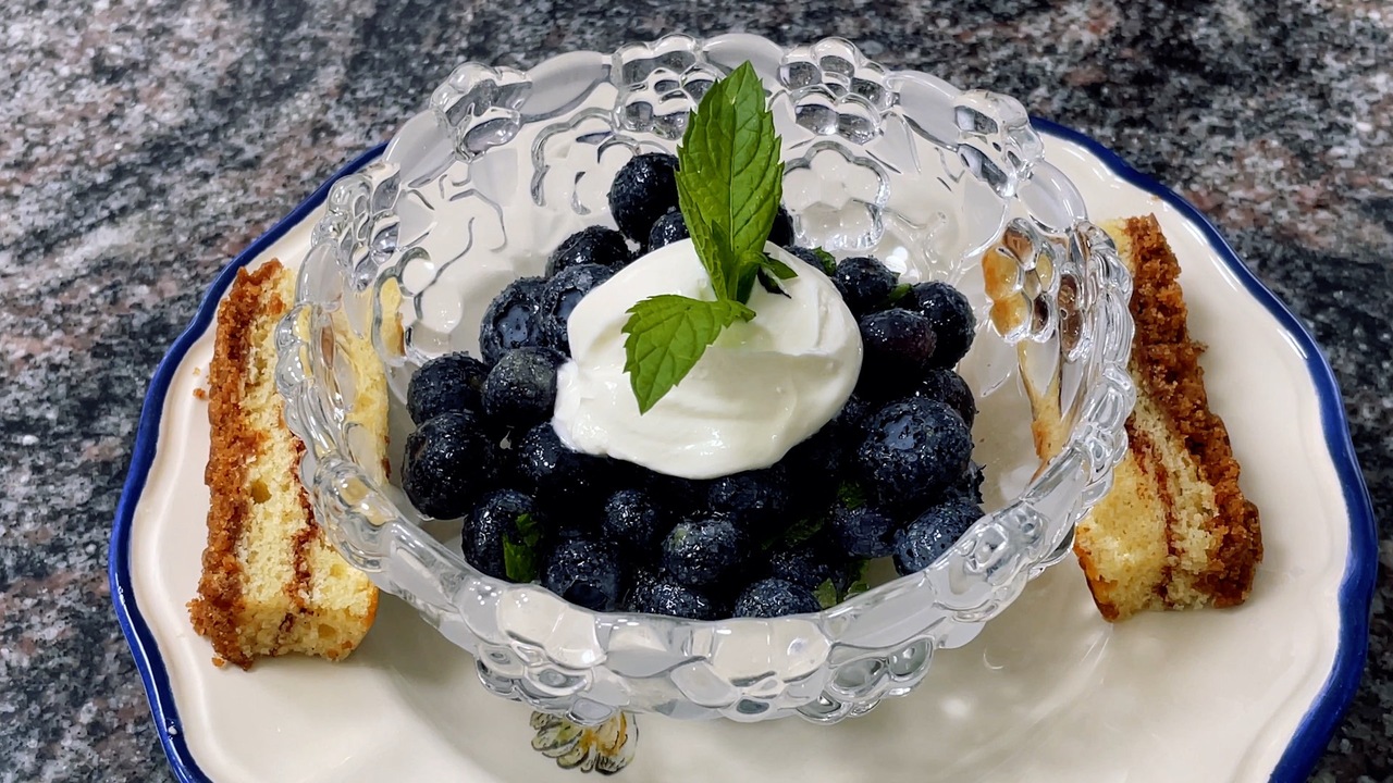  Blueberries with Lemon and Mint