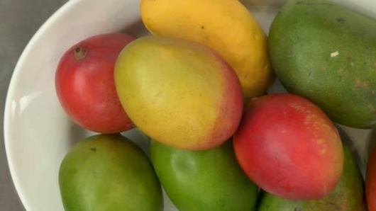 How to Choose and Prepare a Mango