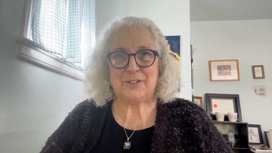 How can I start a business cooking healthy meals to the seniors in my community?
