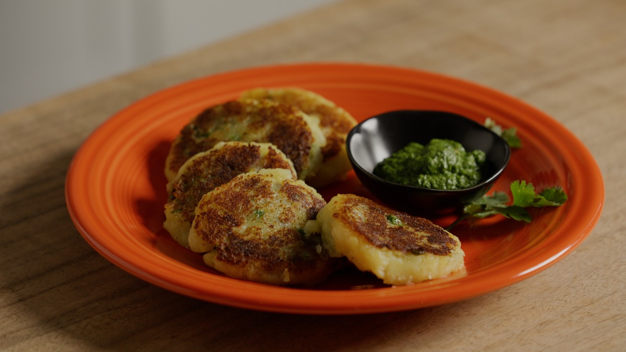 Aloo Tikki (Crispy Potato Patties)