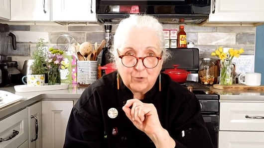 Talking about cast iron skillets, there's one that has walls, and there's another one almost flat. Does this matter? Is it worth buying the ones with the grill pattern? (rows)