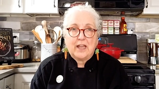 Can you recommend some knives and pans for use in the course?
