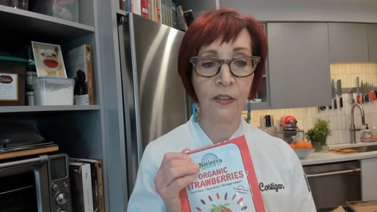 Have you ever used strawberry extract, does it enhance strawberry flavor?  I'm working on a frosted strawberry cupcake for an outdoor market would you do cream cheese or buttercream frosting?