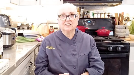 What are some of the ways to prepare lion's mane mushrooms?