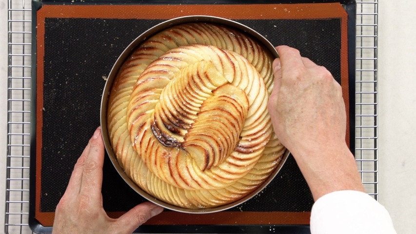 Tarts and Pies: Fruit Pies, Apple Tarts, Almond Cream Tarts